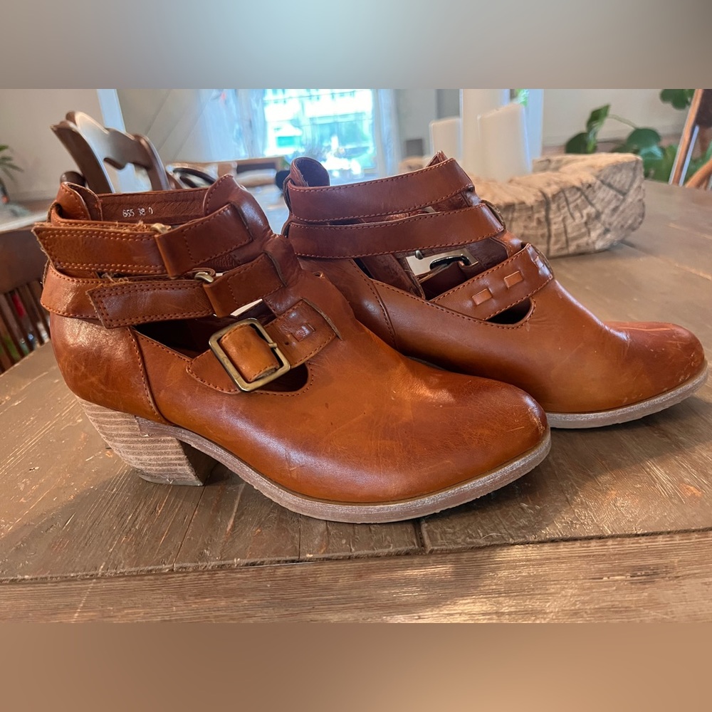 Amazing Antelope, hand-made booties. Almost reconsidering as I’m posting this😅!
